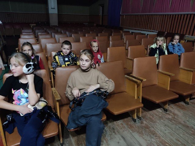 2 ноября в СДК прошла познавательно - игровая программа \"Дружные дети\" ко Дню народного единства .