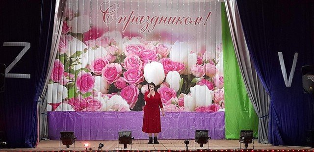 В СДК прошел праздничный концерт «Всё начинается с неё»