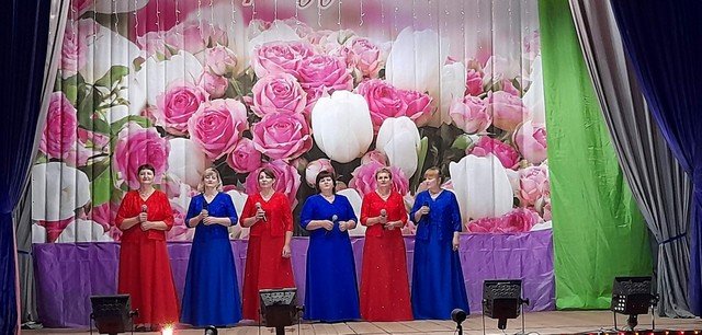 В СДК прошел праздничный концерт «Всё начинается с неё»