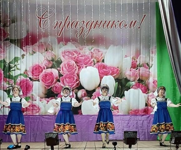 В СДК прошел праздничный концерт «Всё начинается с неё»